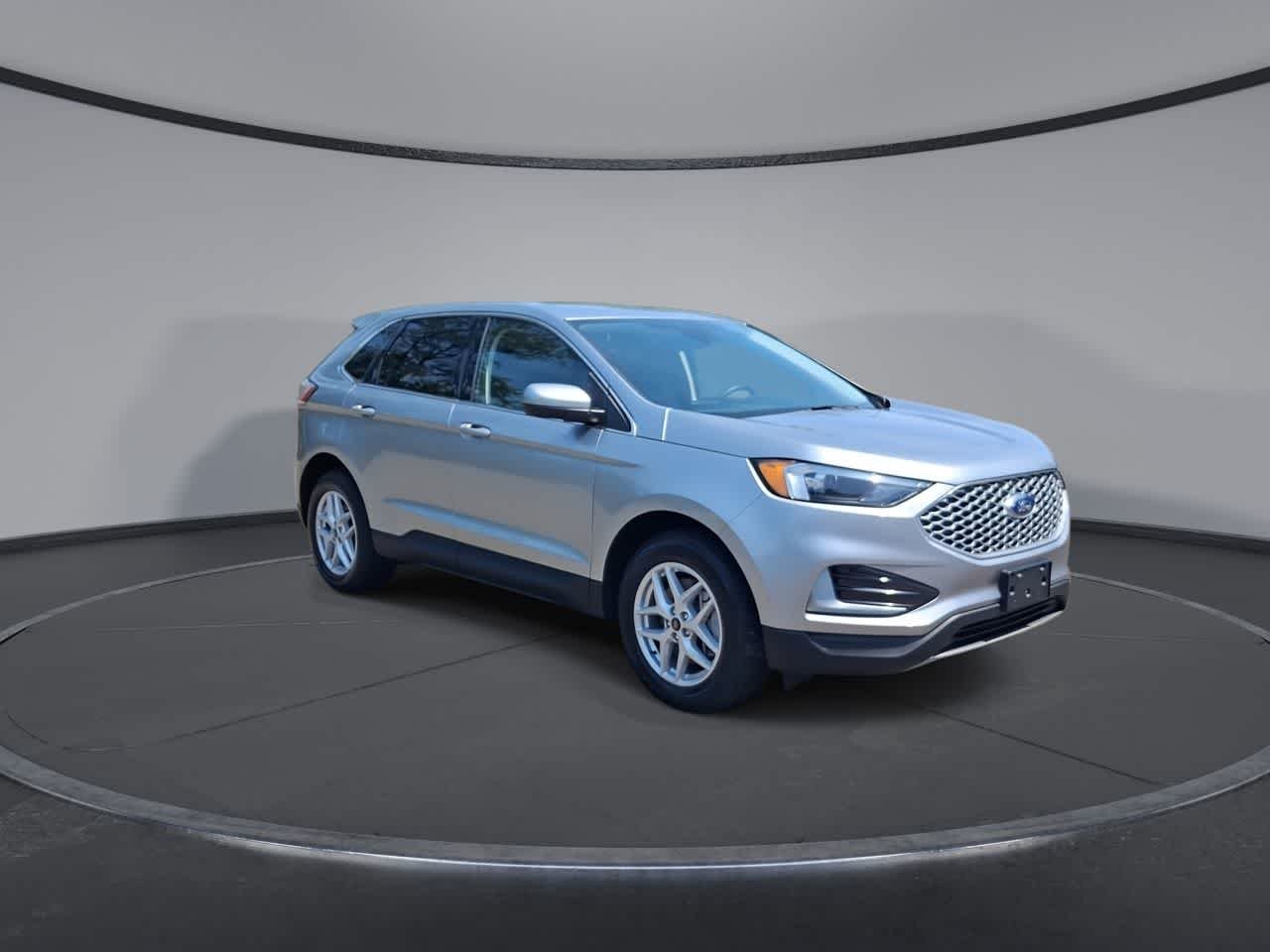 Used 2023 Iconic Silver Metallic Ford SEL image 2