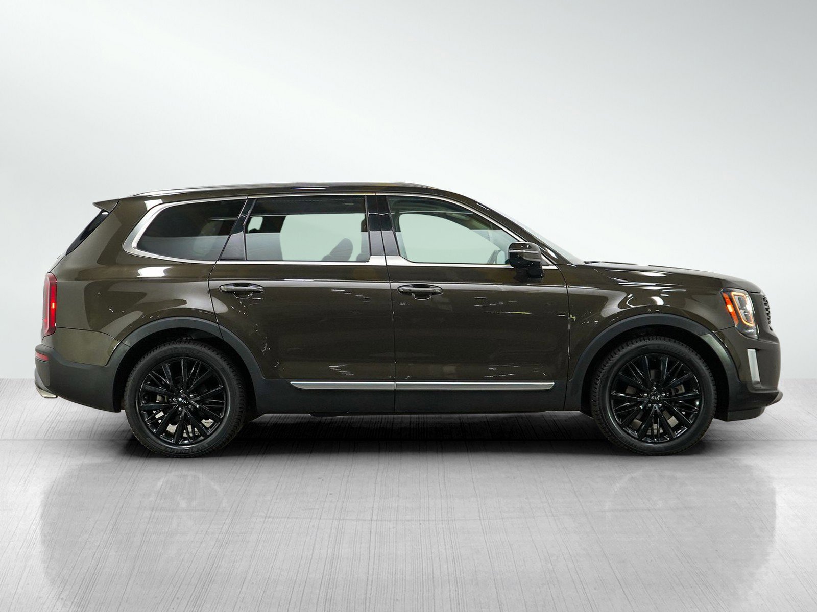 Used 2020 Dark Moss Kia SX AWD image 6
