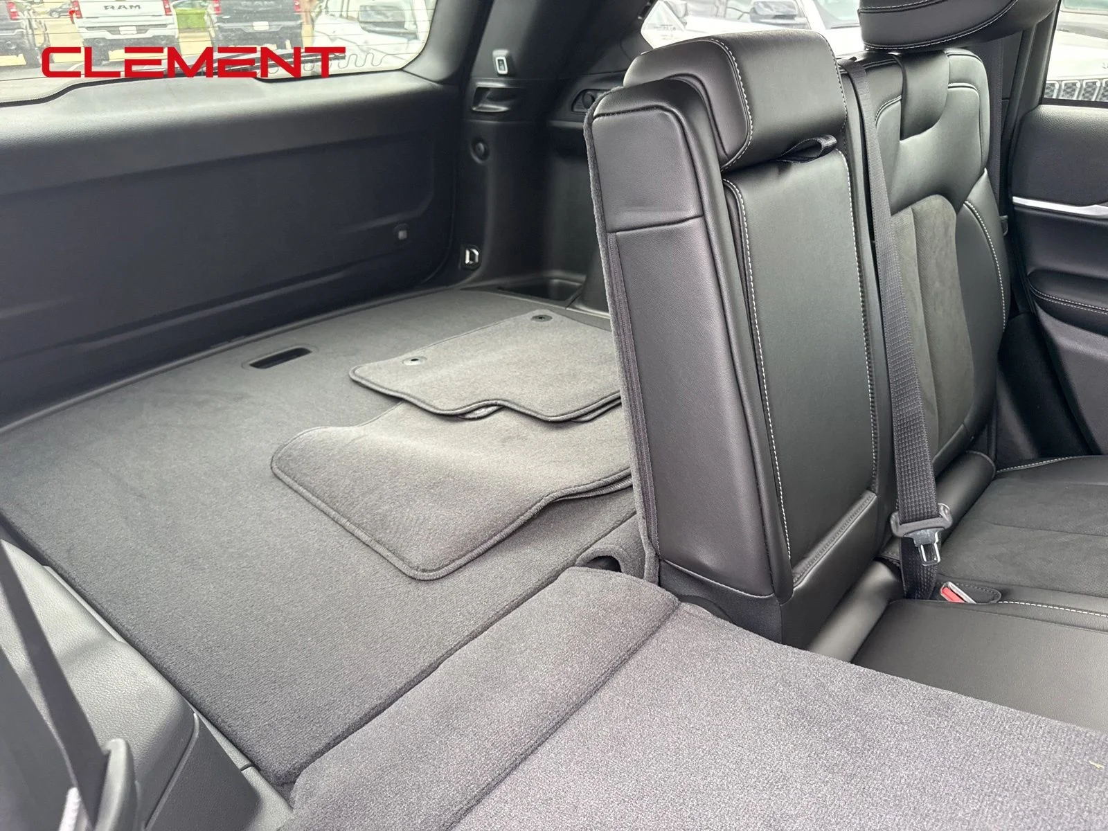 New 2026 Bright White Clear-Coat Exterior Paint Jeep Altitude image 18