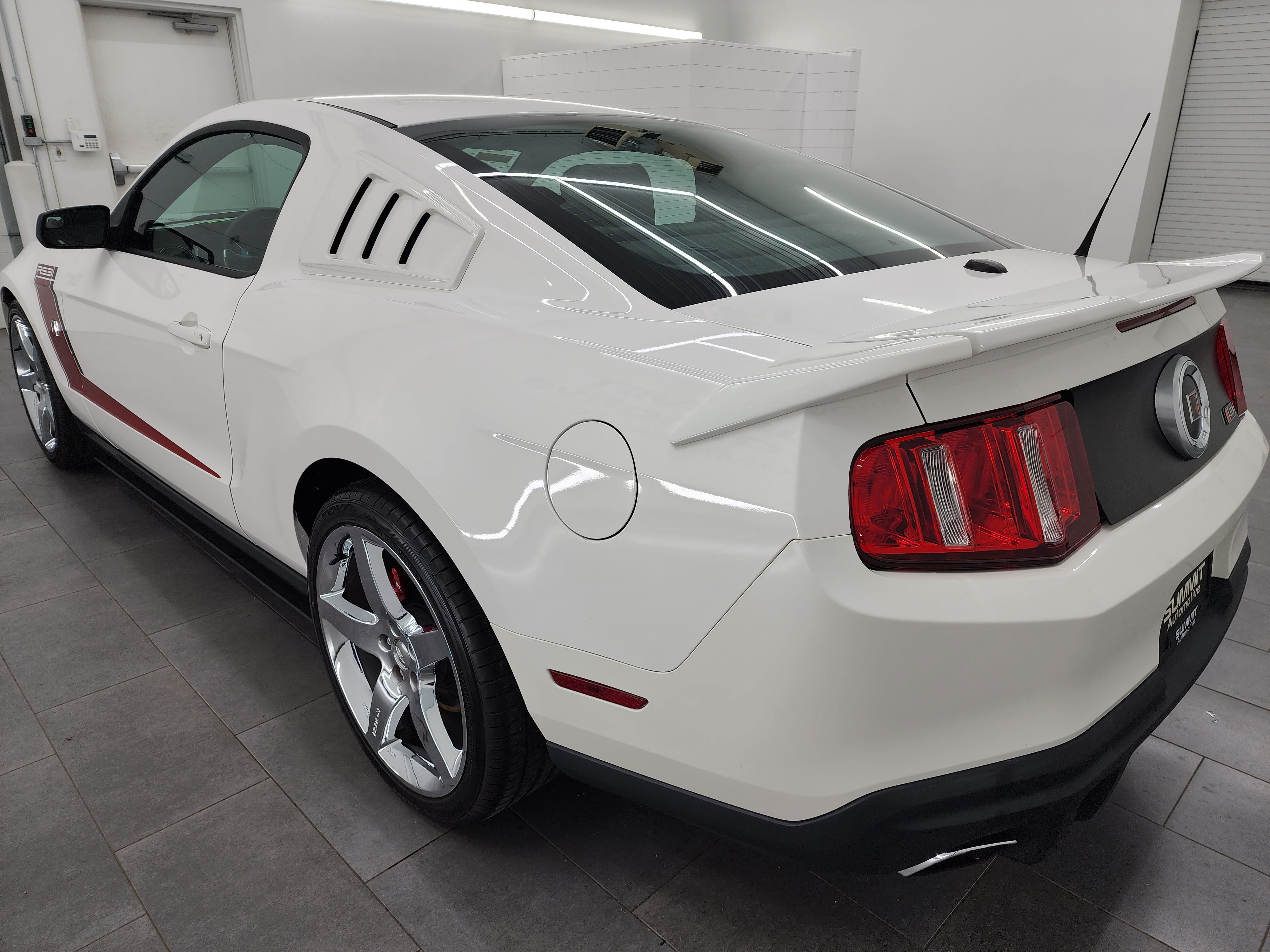 Used 2012 Performance White Ford GT Premium: GT PREMIUM-ROUSH STAGE 3-SUPERCHARGED-6 SPEED STICK-20 WHEELS-HID LIGHTS image 6