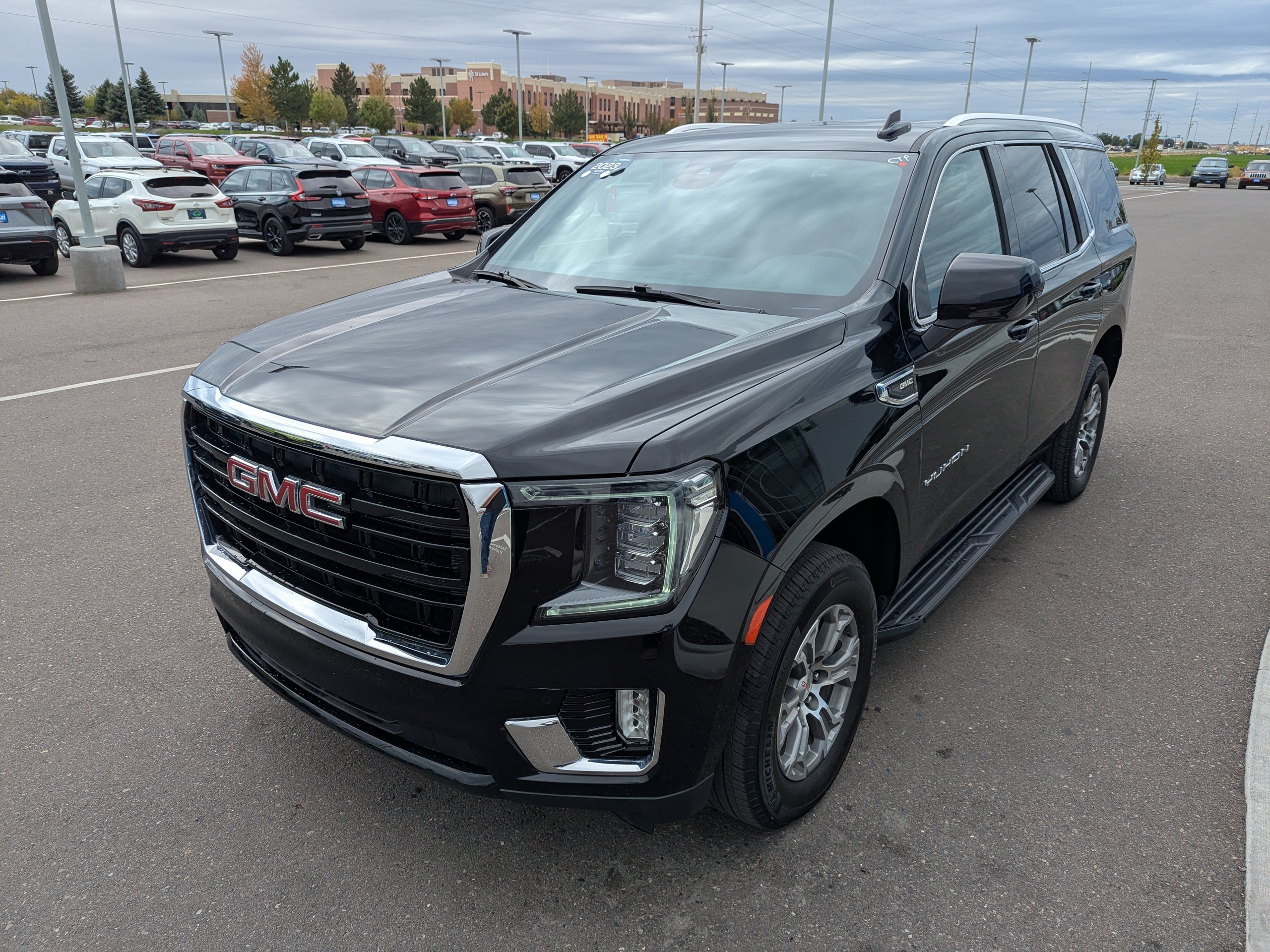 2023 GMC Yukon SLE - Photo 8
