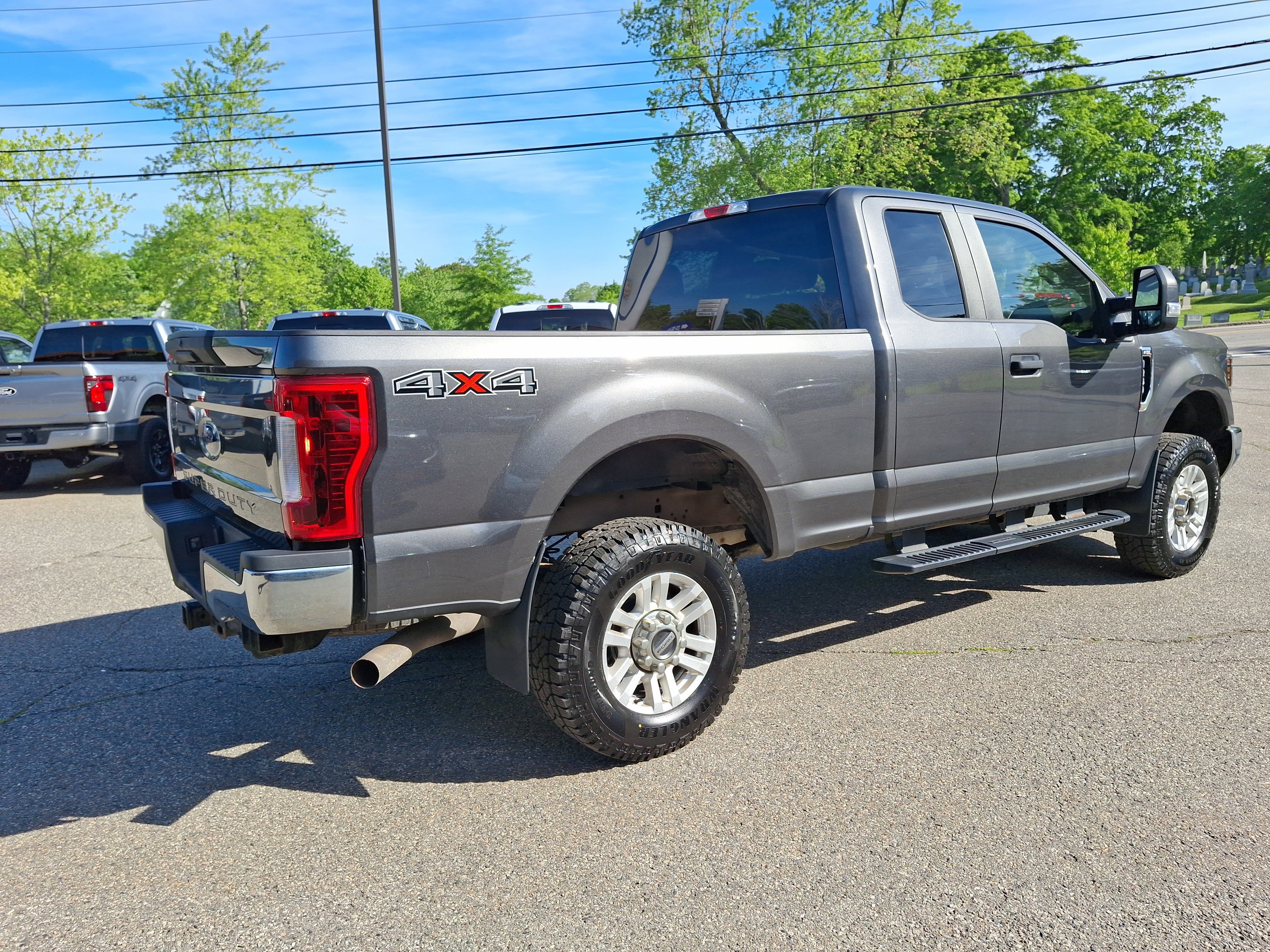 Used 2019 MAGNETIC Ford XL image 3