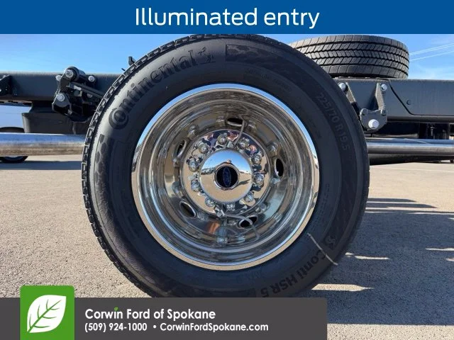 New 2026 Oxford White Ford XL image 9