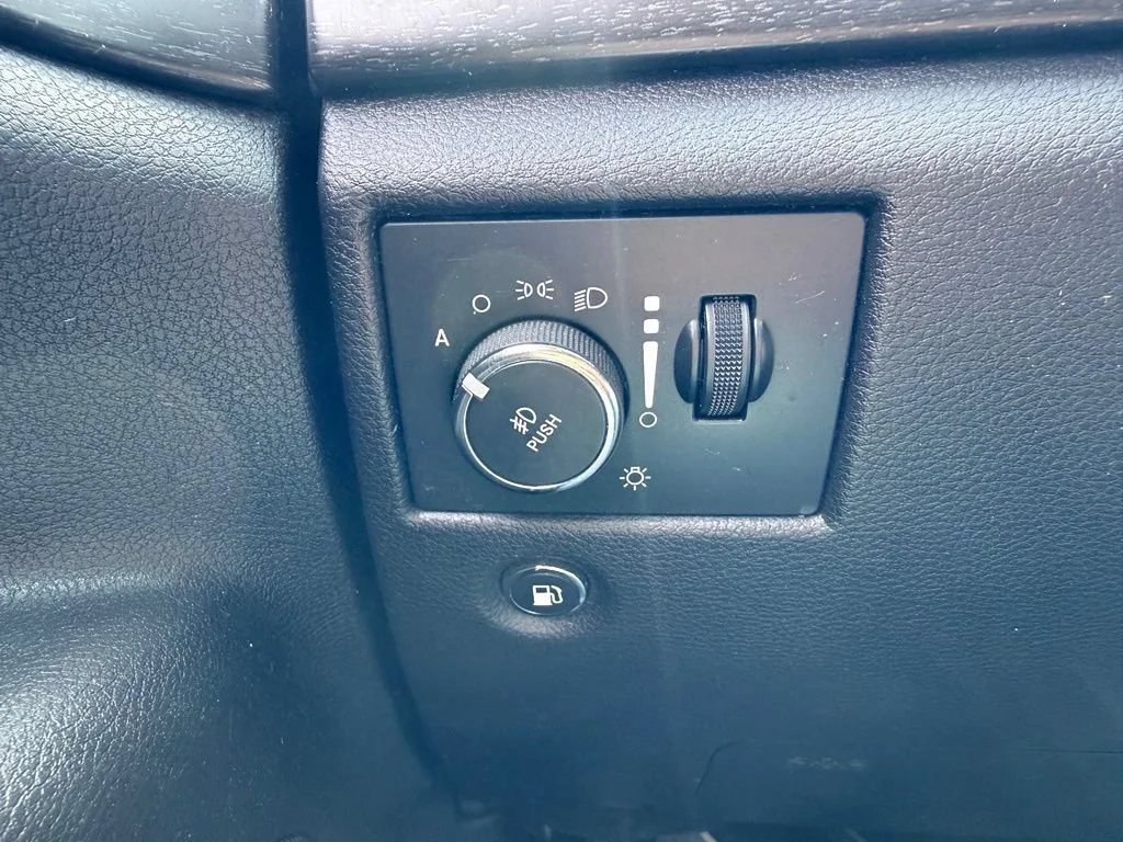 Used 2017 Black Jeep Laredo image 39