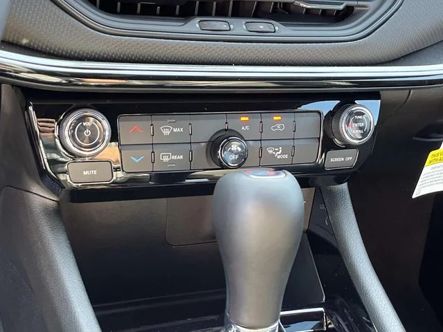 New 2026 Red Hot Pearl-Coat Exterior Paint Jeep Latitude image 24
