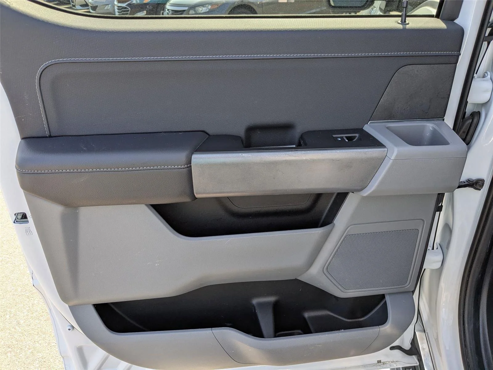Used 2024 Oxford White Ford XLT image 25