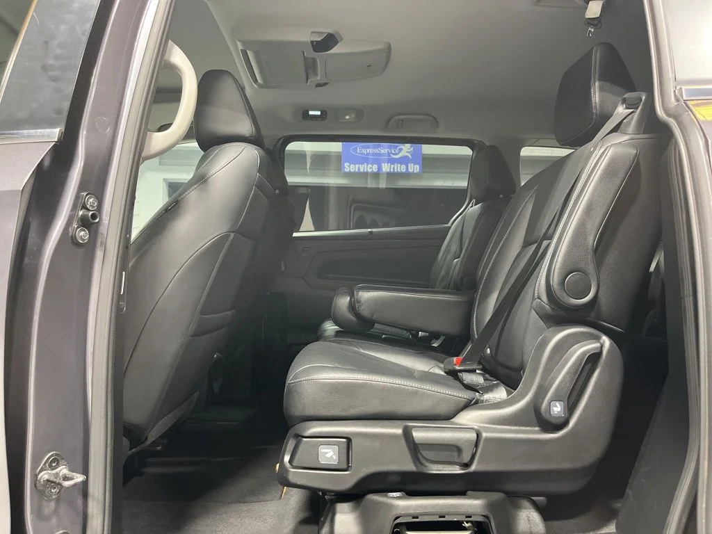 Used 2022 Modern Steel Metallic Honda Touring image 38