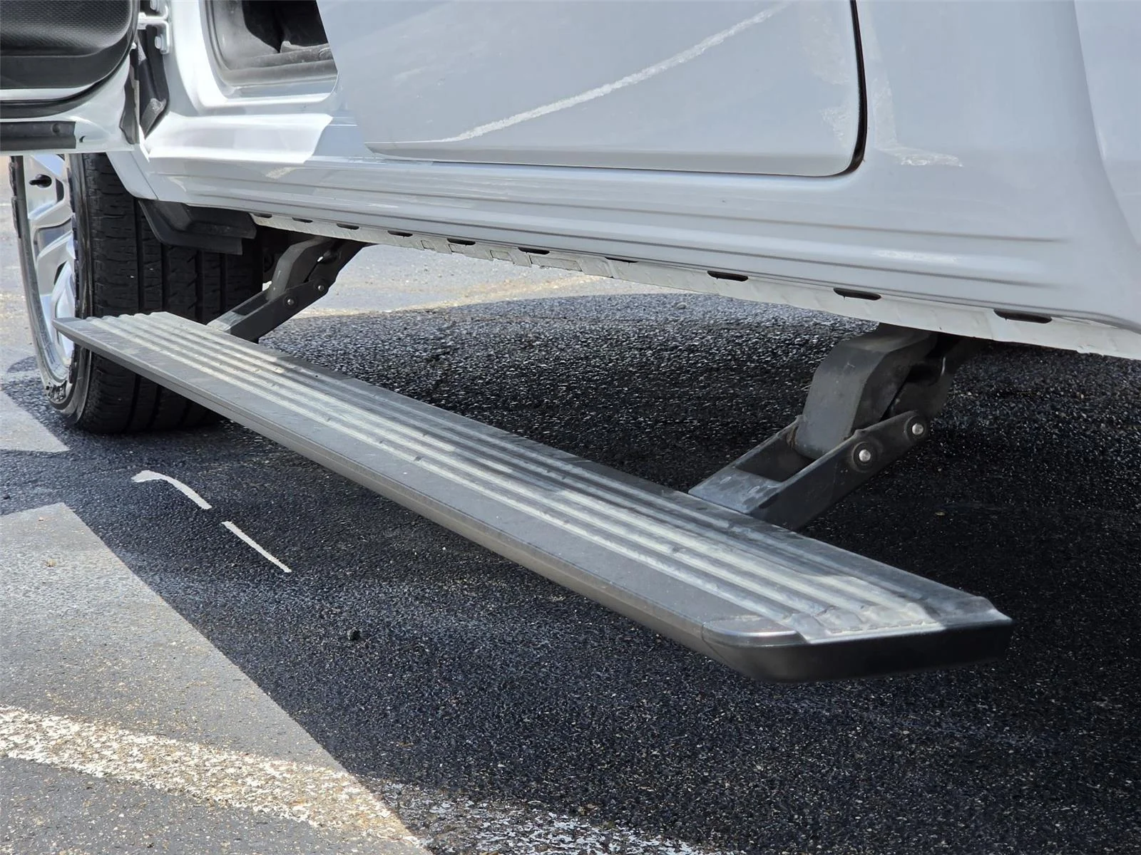 Used 2023 Bright White Clearcoat Ram Limited image 39