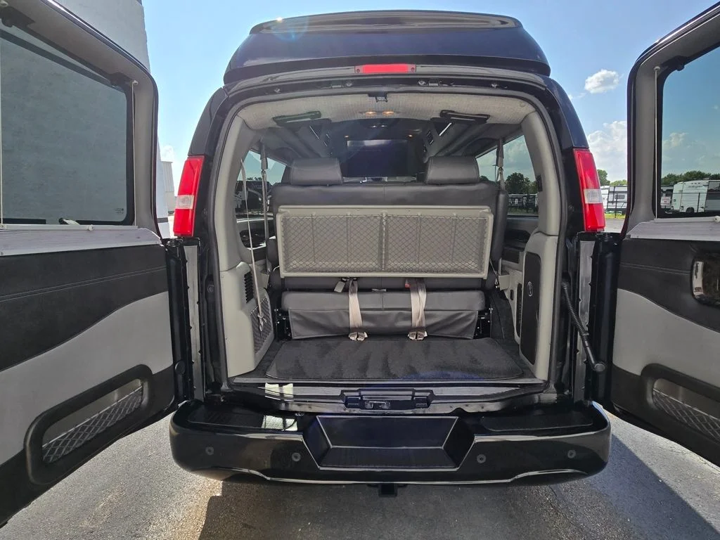 Used 2022 Black Chevrolet Explorer Limited SE image 5