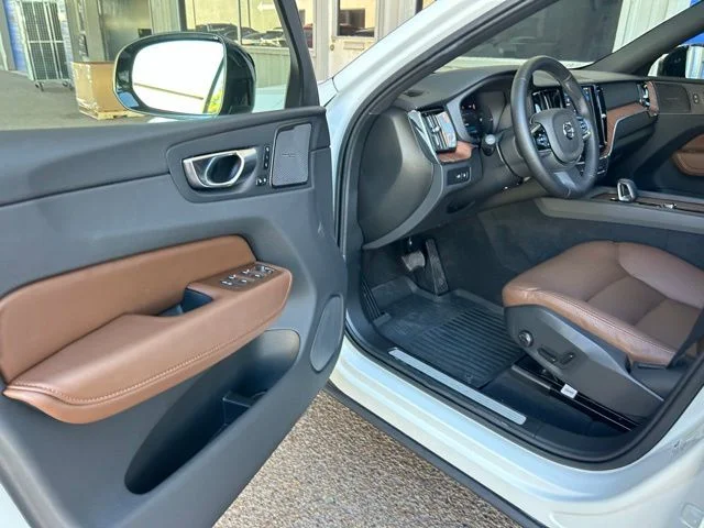 Used 2025 White Volvo T8 Plus image 25