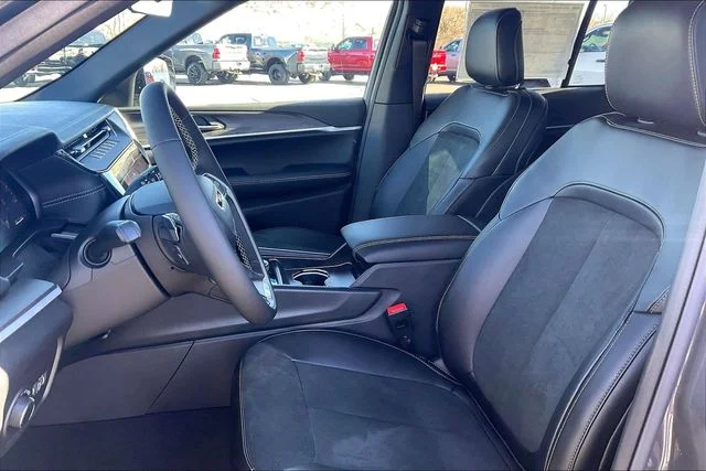 New 2026 Baltic Gray Metallic Clear-Coat Exterior Paint Jeep Altitude image 9