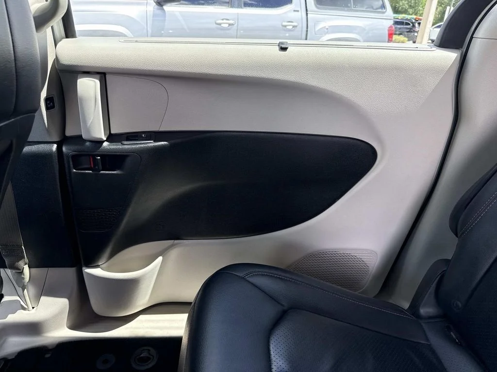 Used 2018 White Chrysler Touring L image 16