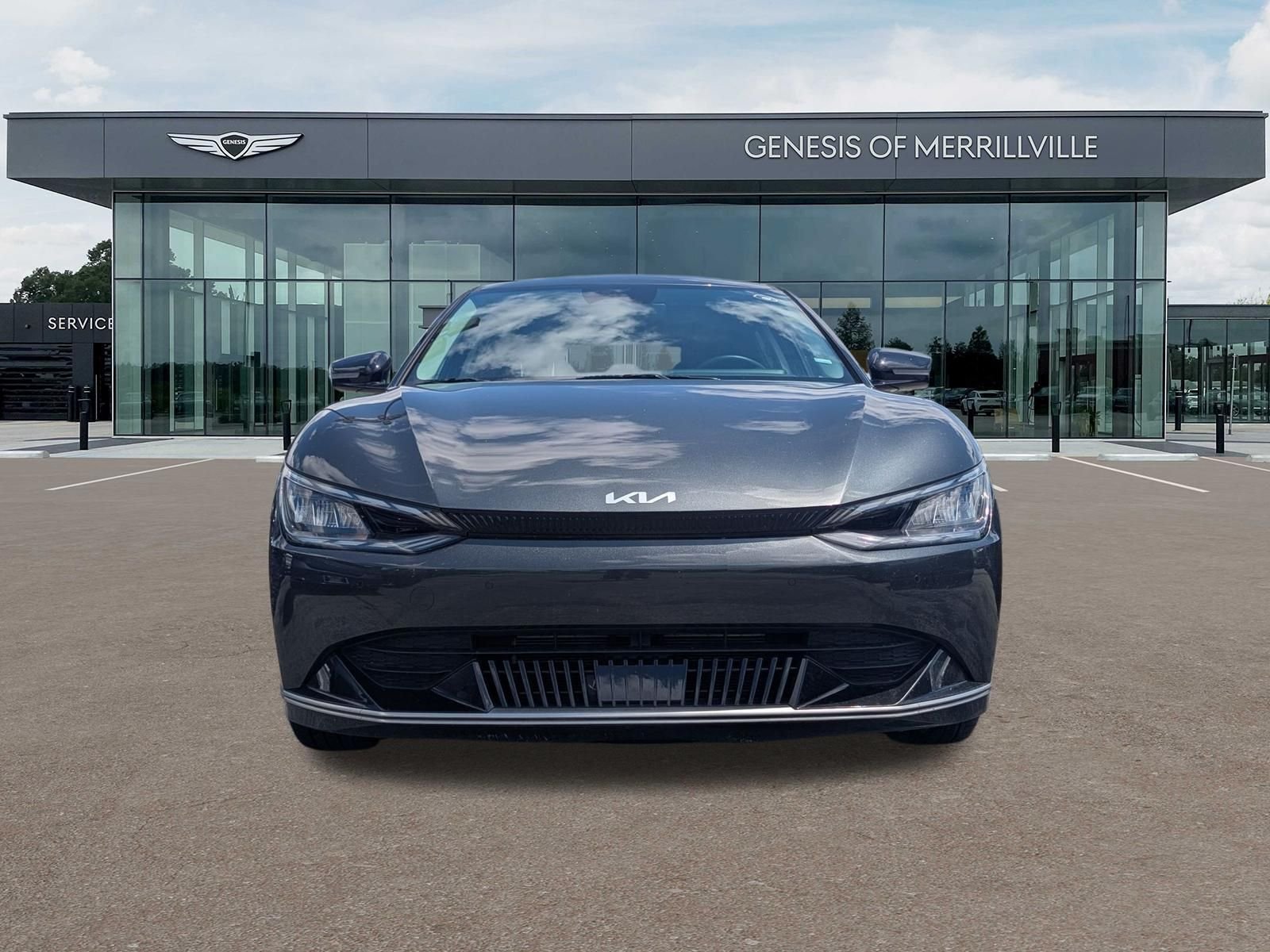 Used 2024 Gray Kia Wind image 4
