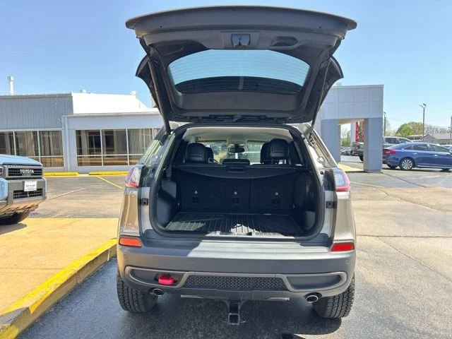 Used 2020 Beige Jeep Trailhawk image 10