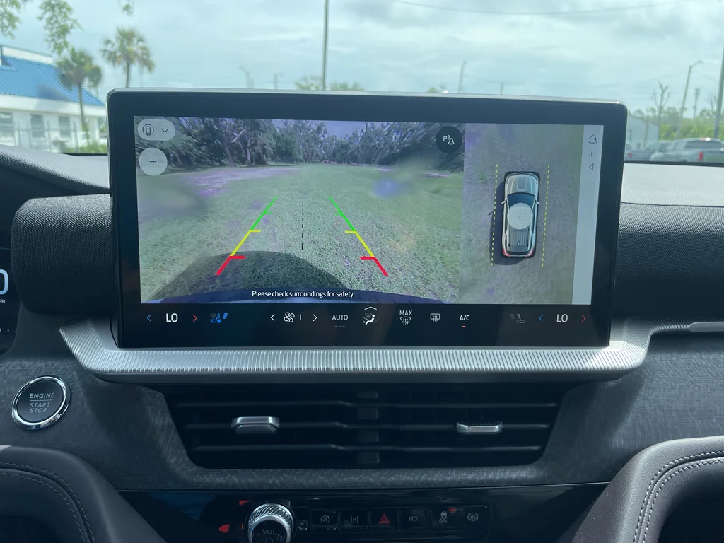 2025 Ford Explorer Platinum - Photo 29