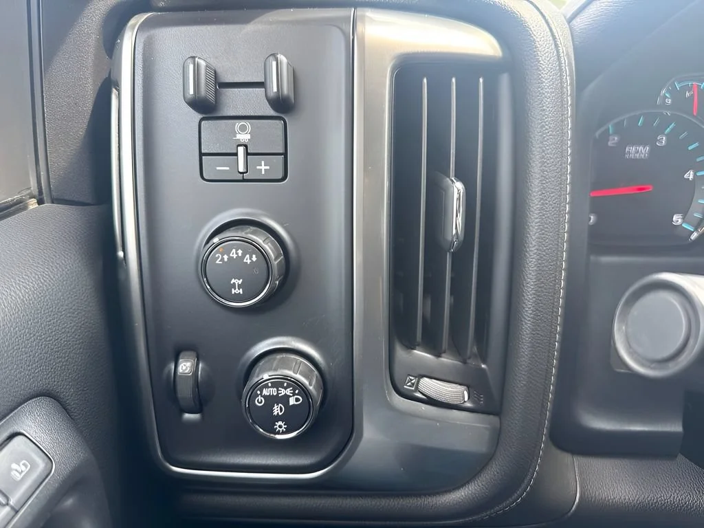 Used 2018 SUMMIT WHITE Chevrolet LTZ image 23