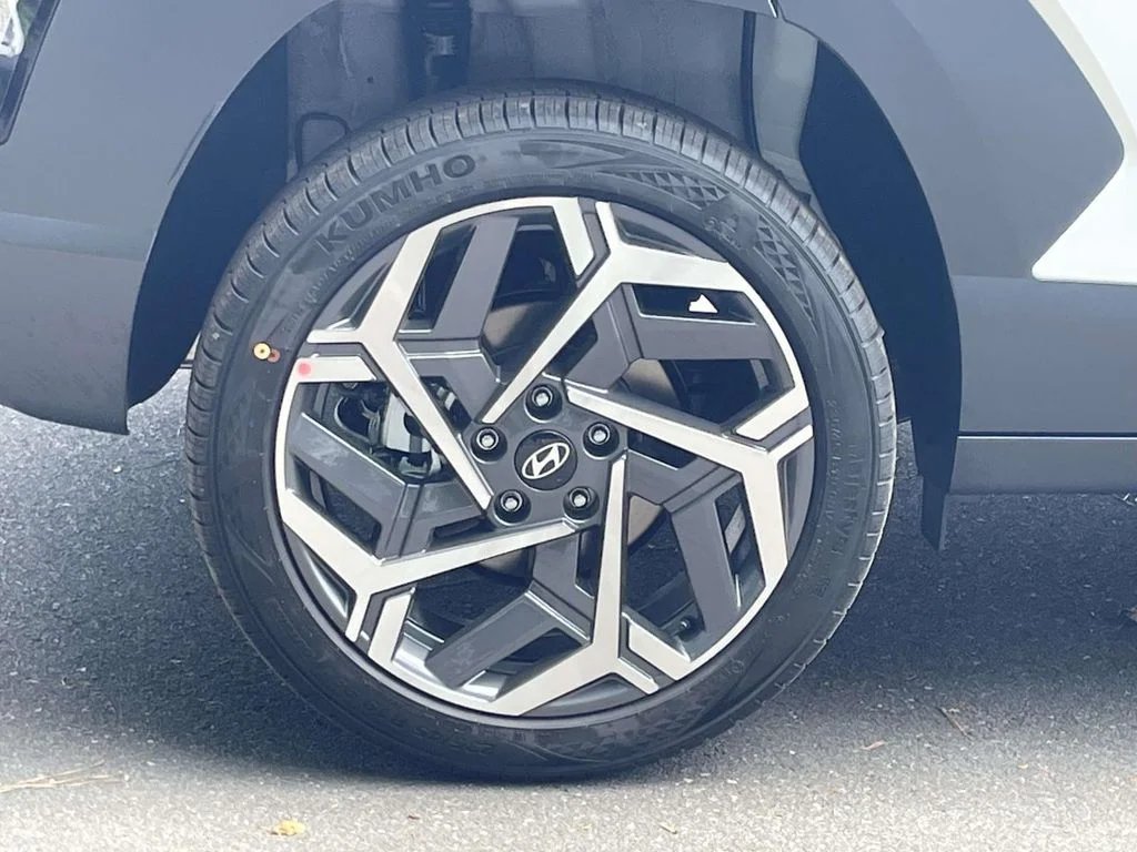 New 2026 White Hyundai SEL Premium image 7