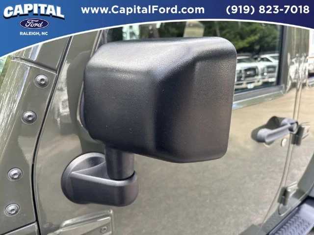 Used 2015 Green Jeep Unlimited Sport image 12