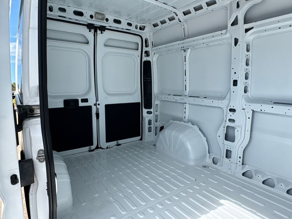 New 2027 Bright White Clearcoat RAM Base image 15