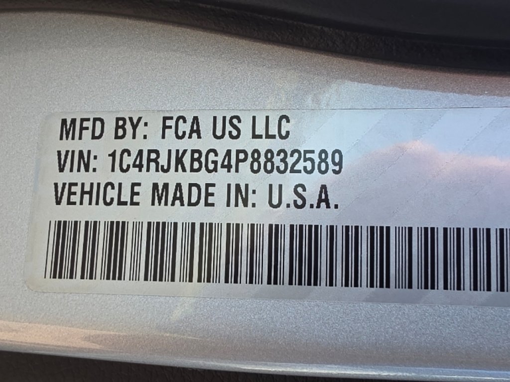 Used 2023 Silver Zynith Clear Coat Jeep Limited image 34