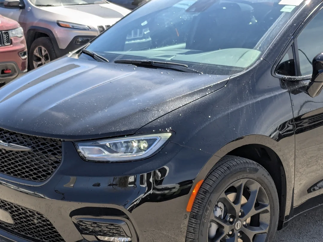 New 2026 Black Chrysler Select - - AWD - Full Sunroof - S Appearance - 360 Camera - Remote Start & More! image 10