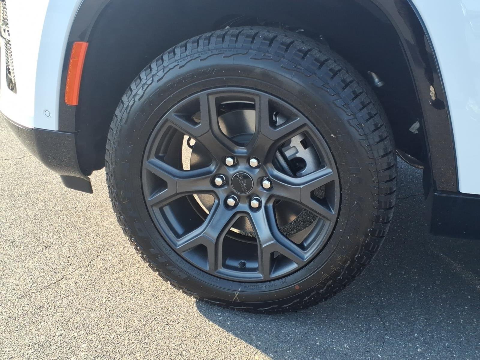 New 2026 Bright White Clear-Coat Exterior Paint Jeep Upland image 17