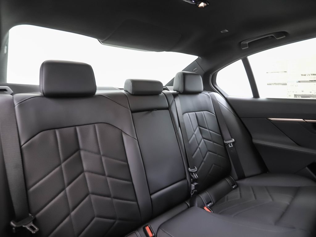 Used 2027 Black Sapphire Metallic BMW 530i xDrive image 28