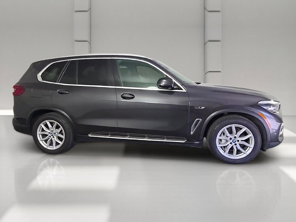 Certified Used 2022 Dark Graphite Metallic BMW xDrive45e image 35