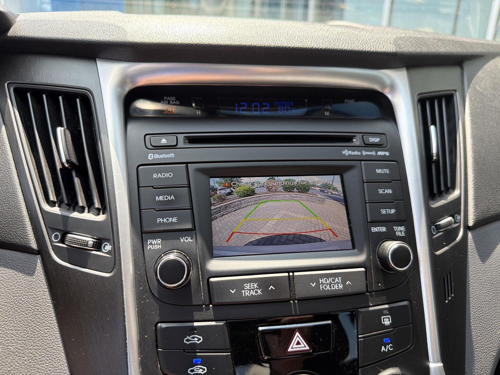 Used 2014 Radiant Silver Metallic Hyundai GLS image 23