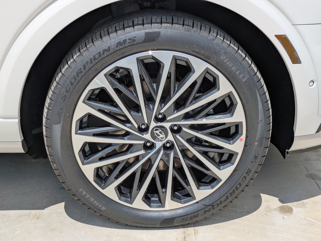 New 2027 Creamy White Pearl Hyundai Calligraphy image 9