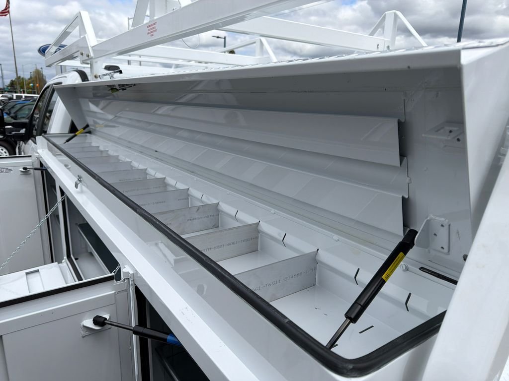 New 2026 Oxford White Ford Service Body image 21