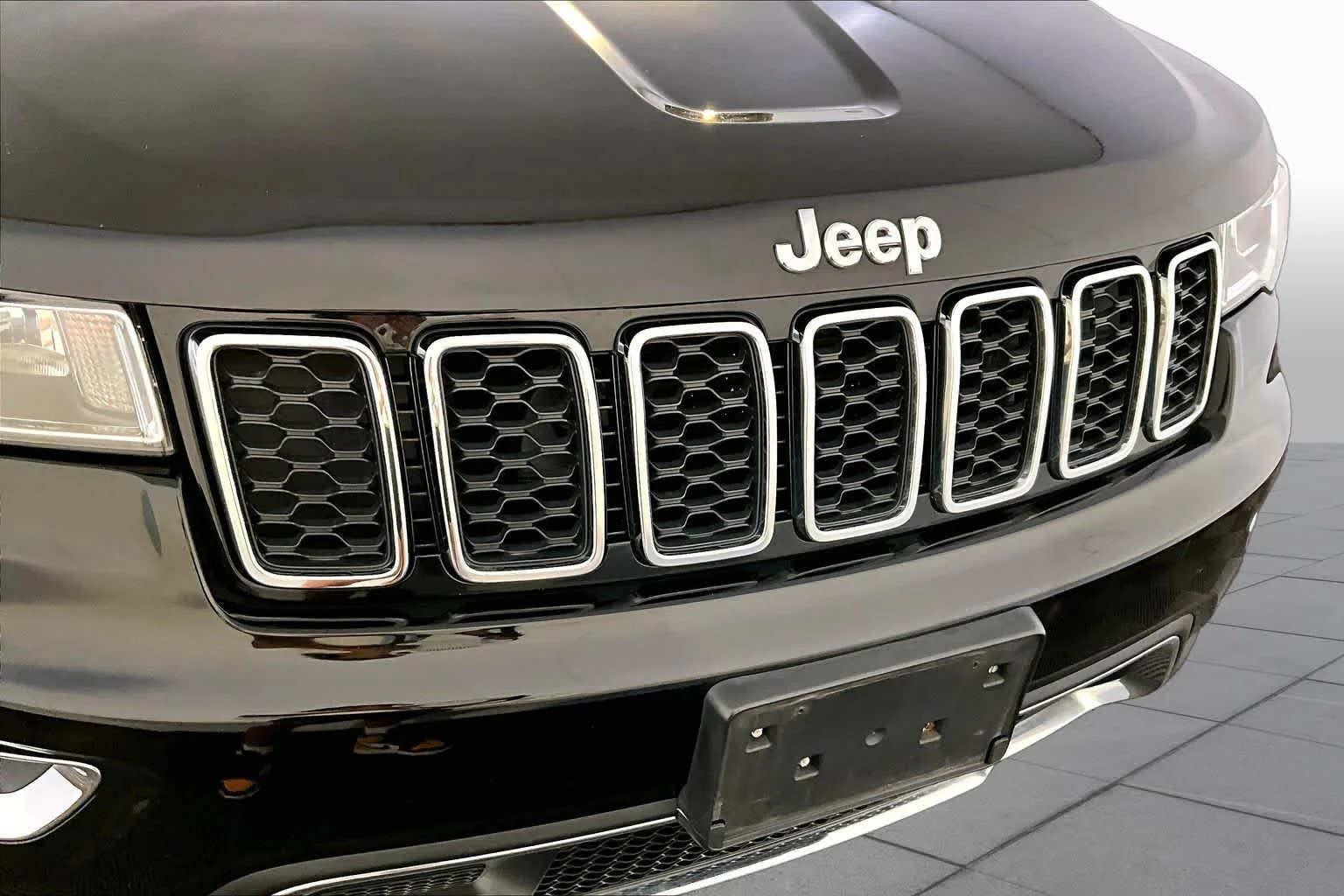 Used 2020 Diamond Black Crystal Pearlcoat Jeep Limited image 32