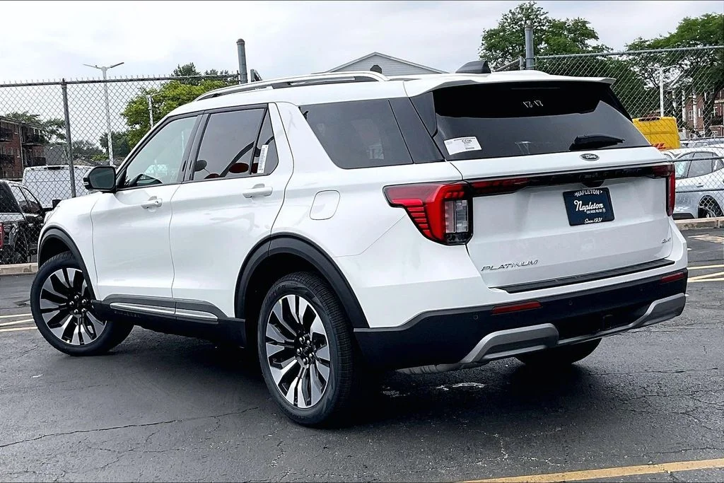 New 2026 Star White Metallic Tri-Coat Ford Platinum™ image 10