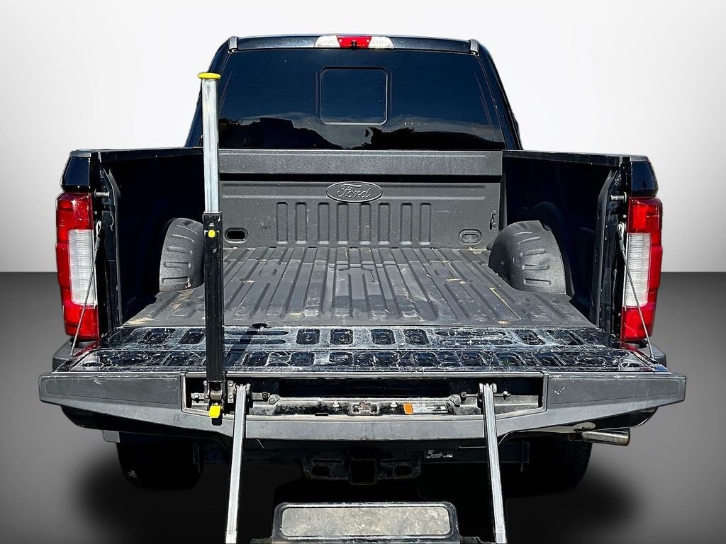 Used 2019 Black Ford Platinum image 9