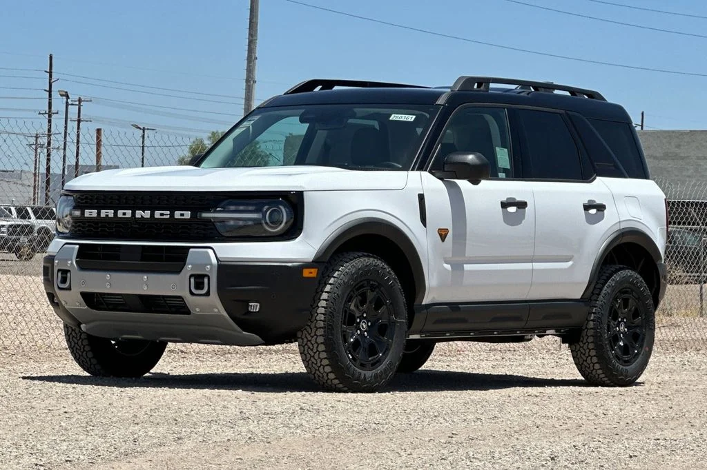 New 2026 Oxford White Ford Badlands image 8