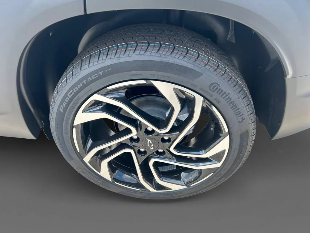 New 2026 Iridescent Pearl Tricoat Chevrolet RS image 10