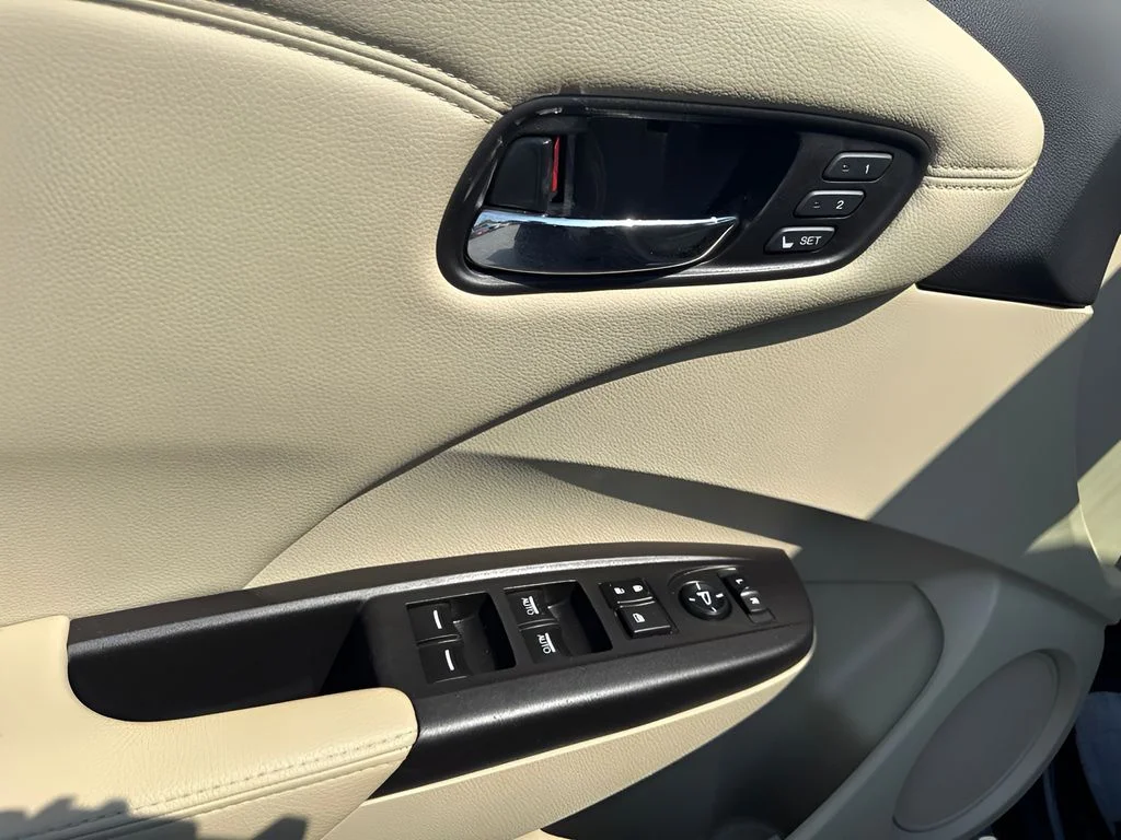 Used 2016  Acura Base image 28