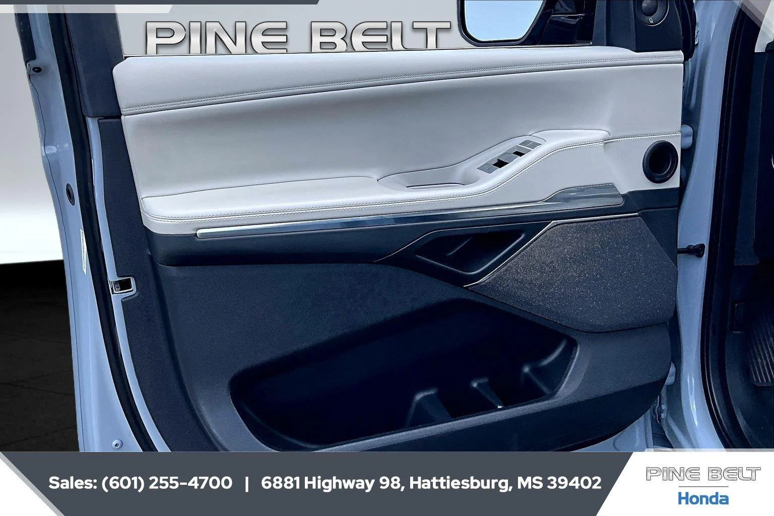 Used 2025 Gray Mist Metallic Tri-Coat Lincoln Reserve image 17