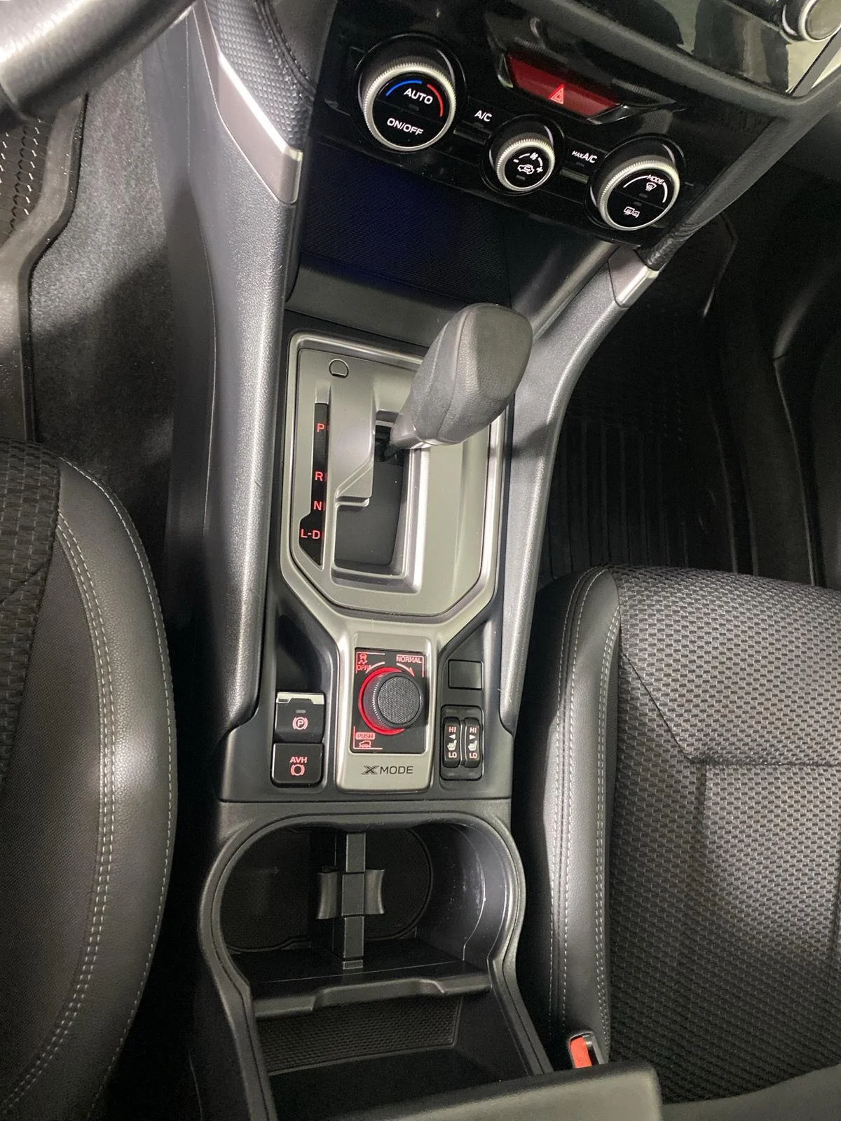 Used 2023  Subaru Premium image 21