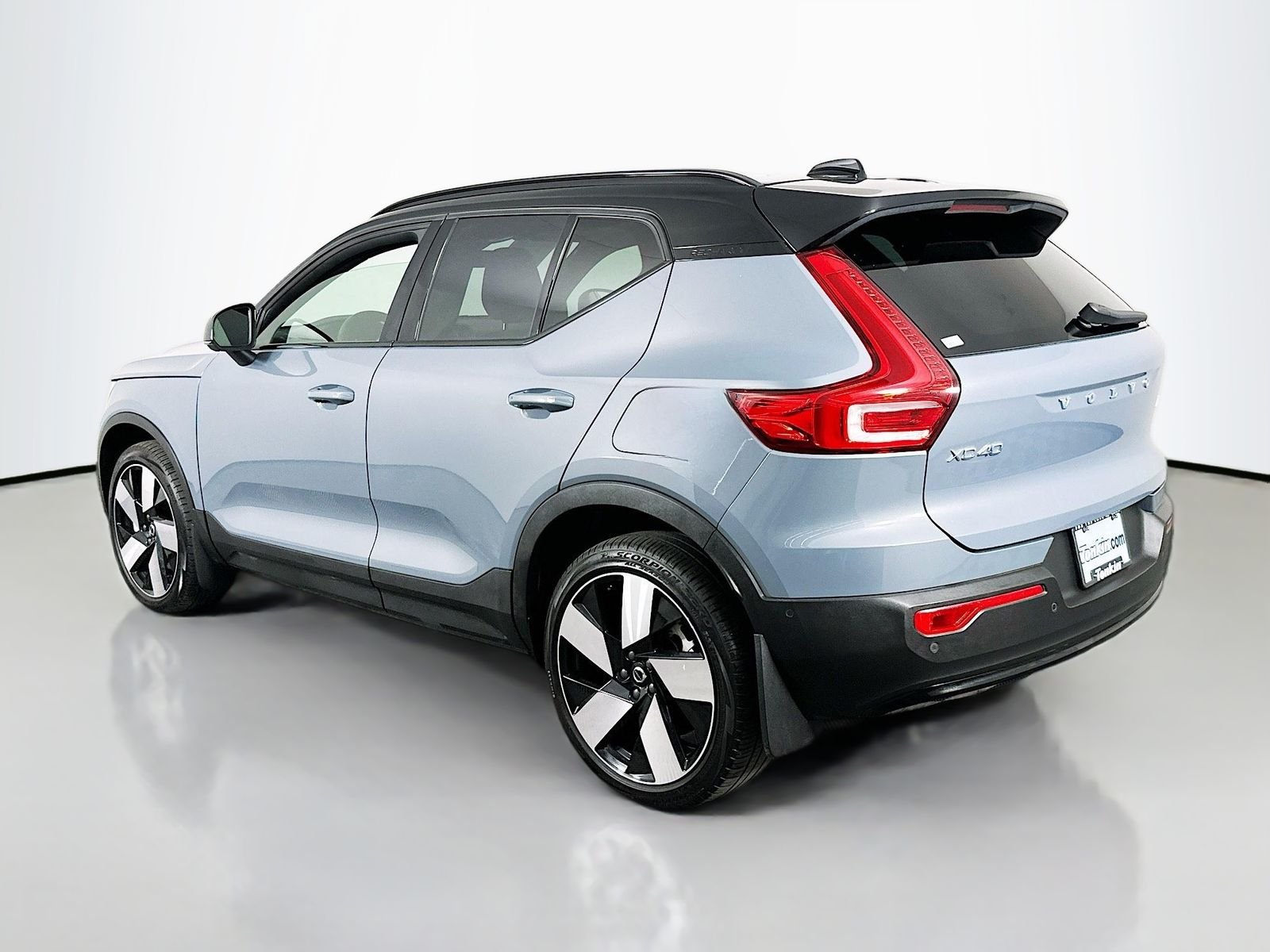 Used 2023 Gray Metallic Volvo Ultimate image 5