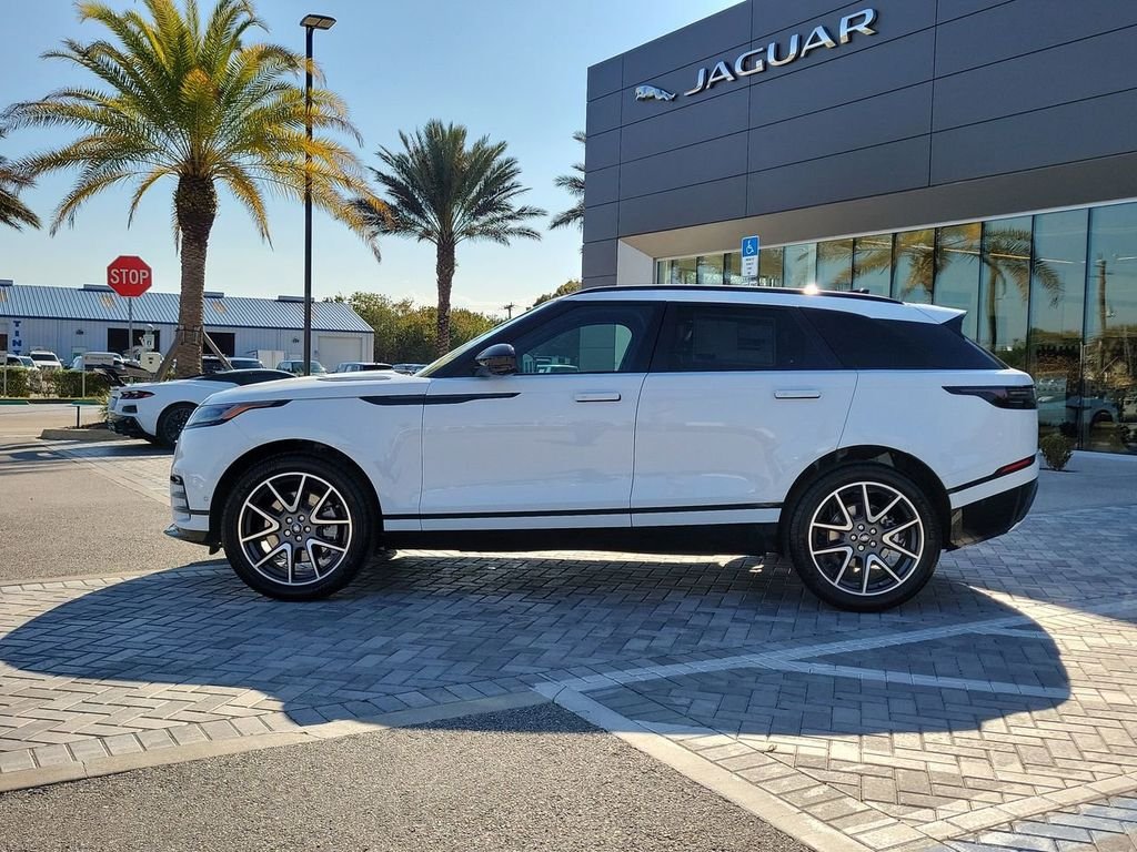 New 2026 Fuji White Land Rover Dynamic SE image 2