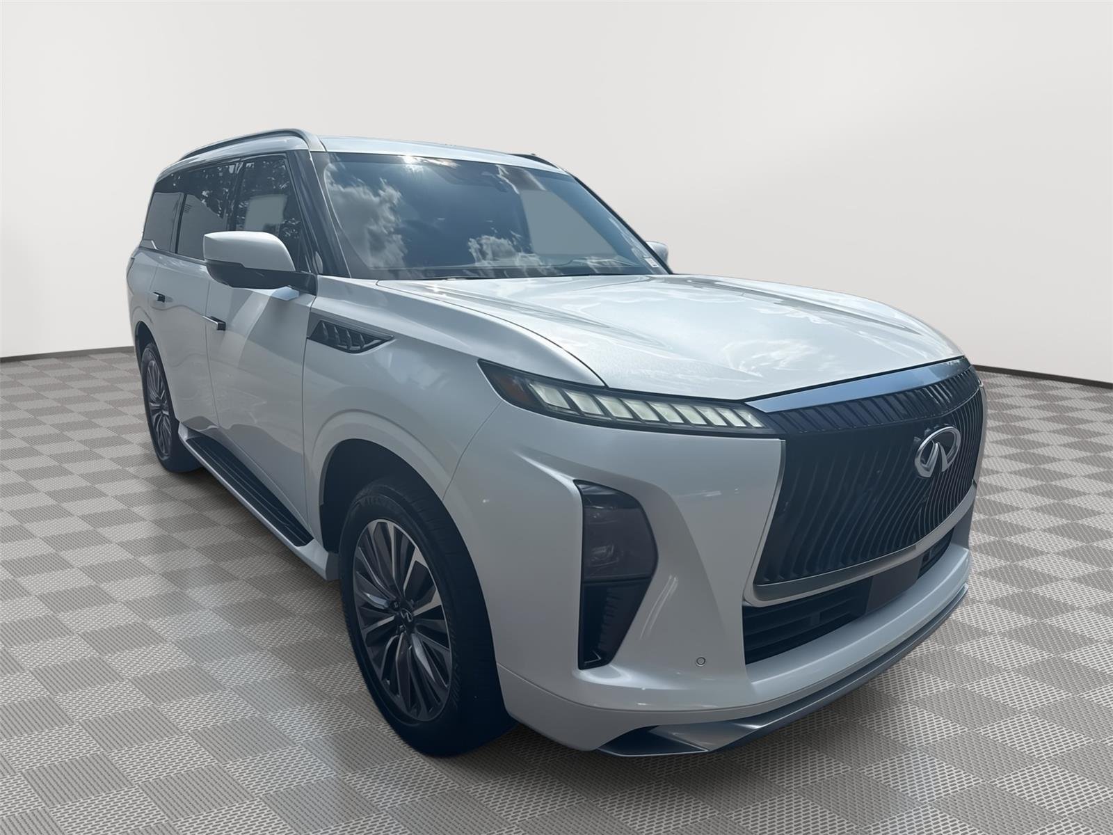 New 2027 RADIANT WHITE INFINITI Luxe 2WD image 4