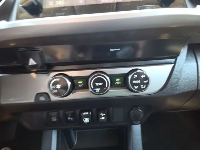 Used 2019 White Toyota SR5 image 18