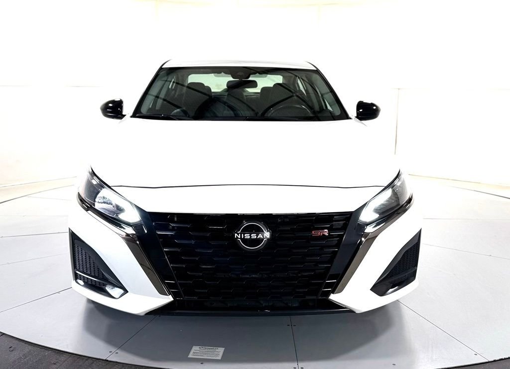 2024 Nissan Altima SR - Photo 9