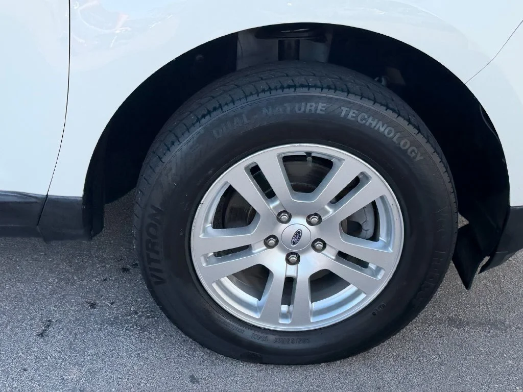 Used 2011 White Suede Ford SE image 9