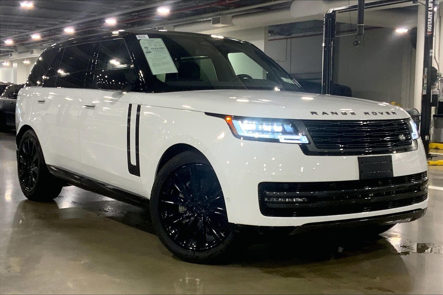 Certified Used 2026 Fuji White Land Rover SE image 7