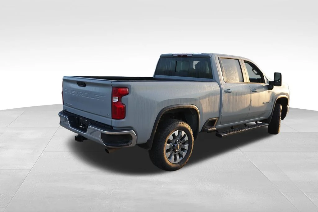 Used 2024 Slate Gray Metallic Chevrolet LT image 3