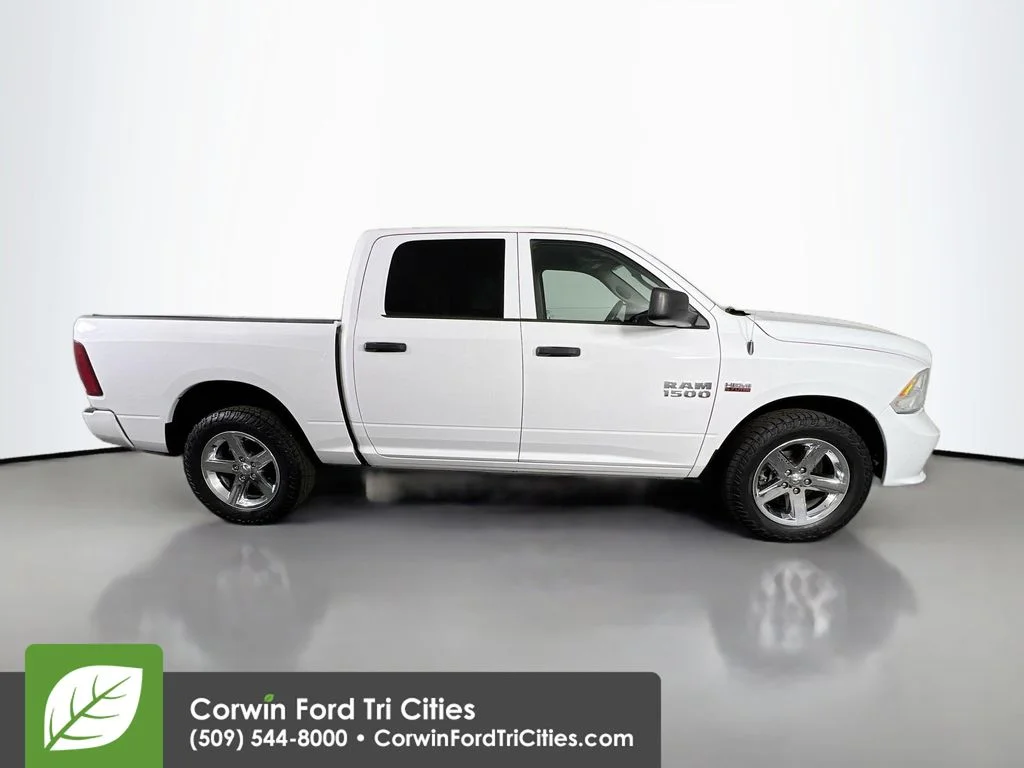 Used 2018 Bright Silver Clearcoat Metallic Ram Express image 17