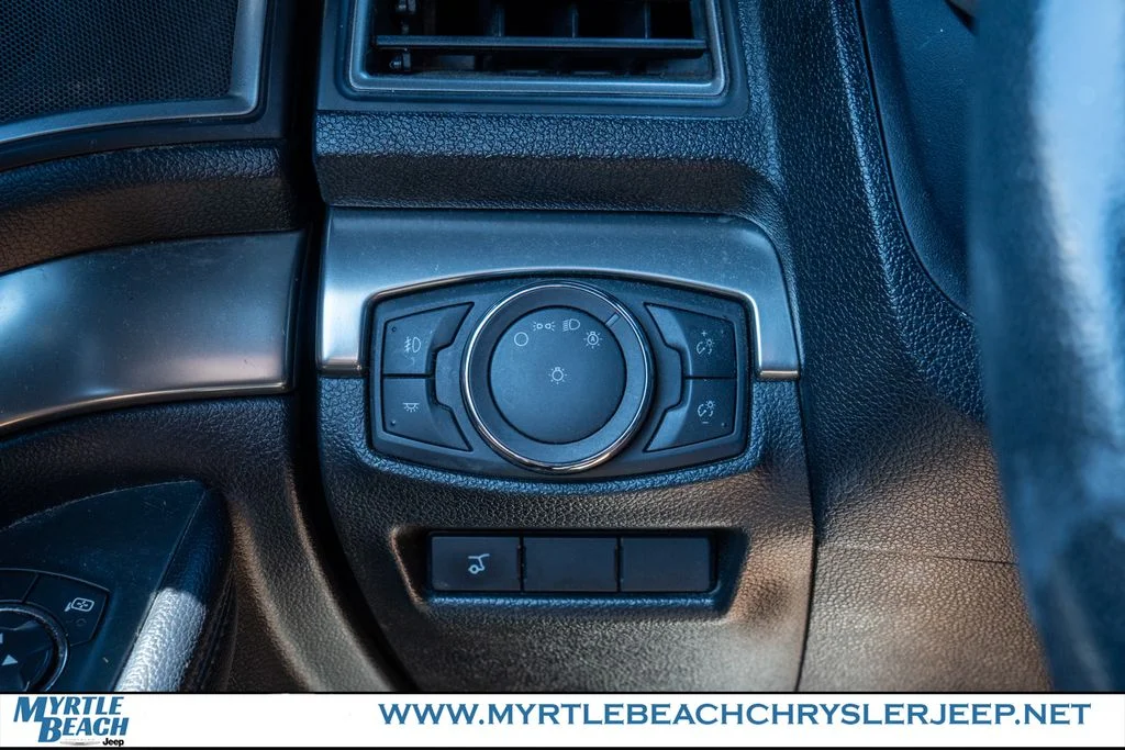 Used 2018 Oxford White Ford XLT image 30