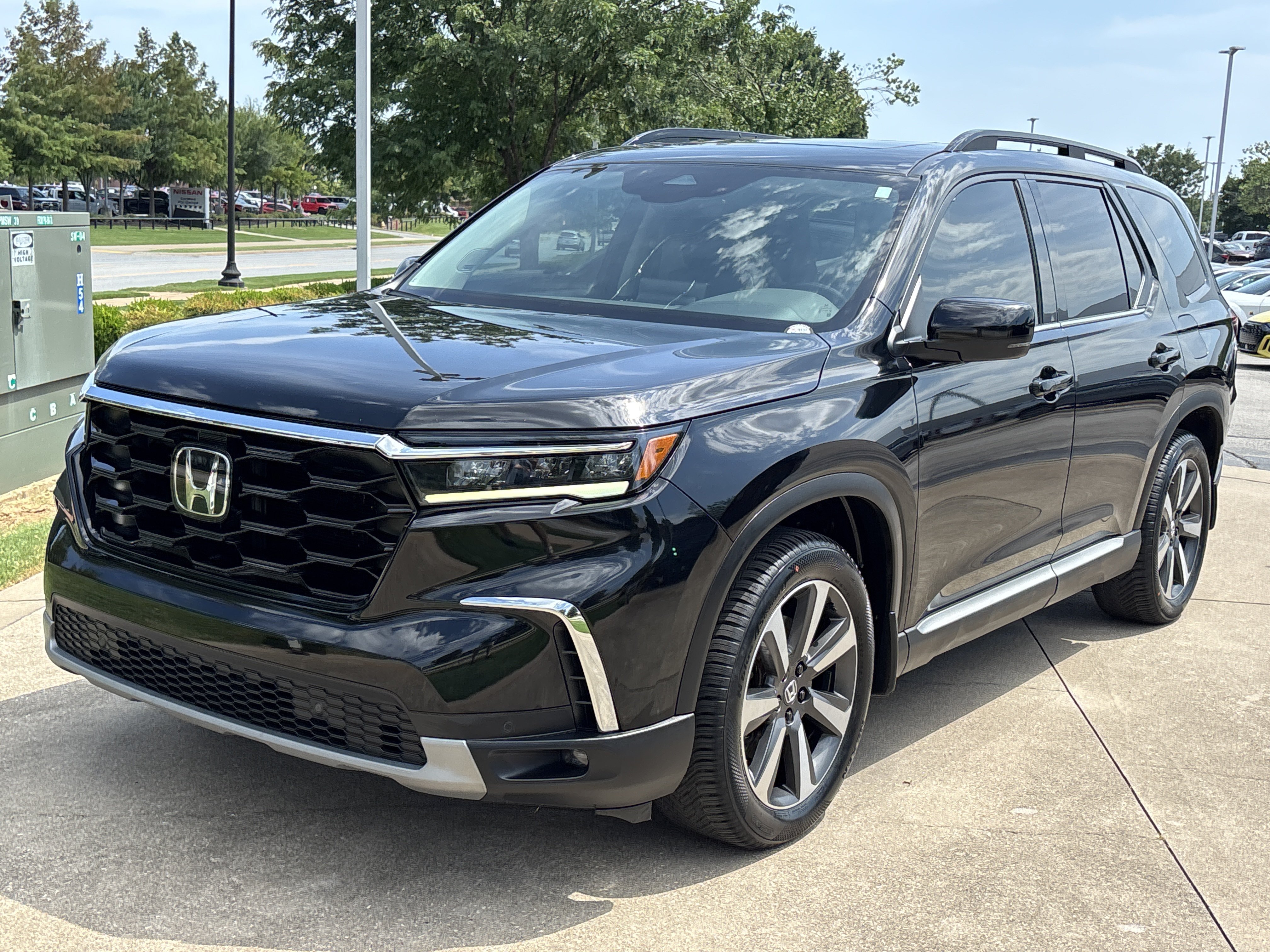 Used 2024 Crystal Black Pearl Honda Touring image 11